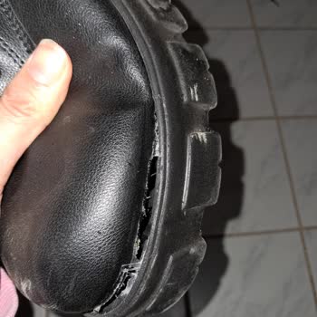 Kısa Sürede Parçalanan Kışlık Botta Kalite Sorunu Ve Kutu Nedeniyle İade Engeli