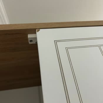 Lajivert Mobilya’dan Teslimat Gecikmesi Ve Üç Hasarlı Dolap Kapakları İçin Şikayet