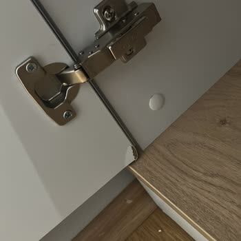 Lajivert Mobilya’dan Teslimat Gecikmesi Ve Üç Hasarlı Dolap Kapakları İçin Şikayet