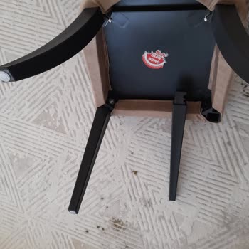 Ömür Boyu Garanti İddiası Yanıltıcı: Kırılan Sandalyeler Ücretsiz Tamir Edilmeli