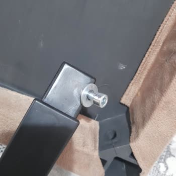 Ömür Boyu Garanti İddiası Yanıltıcı: Kırılan Sandalyeler Ücretsiz Tamir Edilmeli