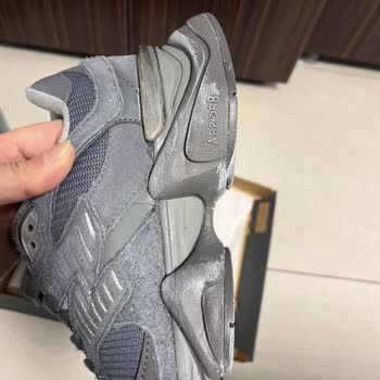 Vega Spor Renk Farkı Ve Yırtıklar İçeren Ayakkabıya Cevap Alınmıyor!