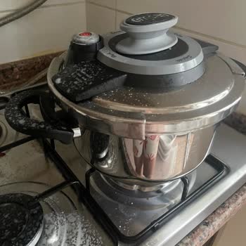 Düdükten Su Sızması Tencerenin Kullanılamaz Hale Gelmesine Neden Oluyor