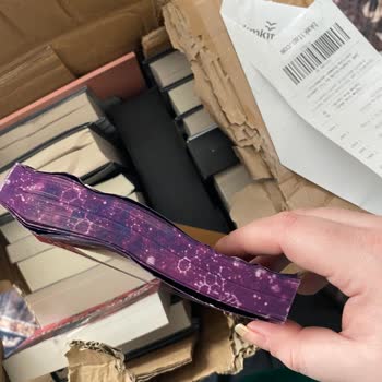 Kargoist Teslimatındaki Yırtık Koli Ve Islanan Kitaplar