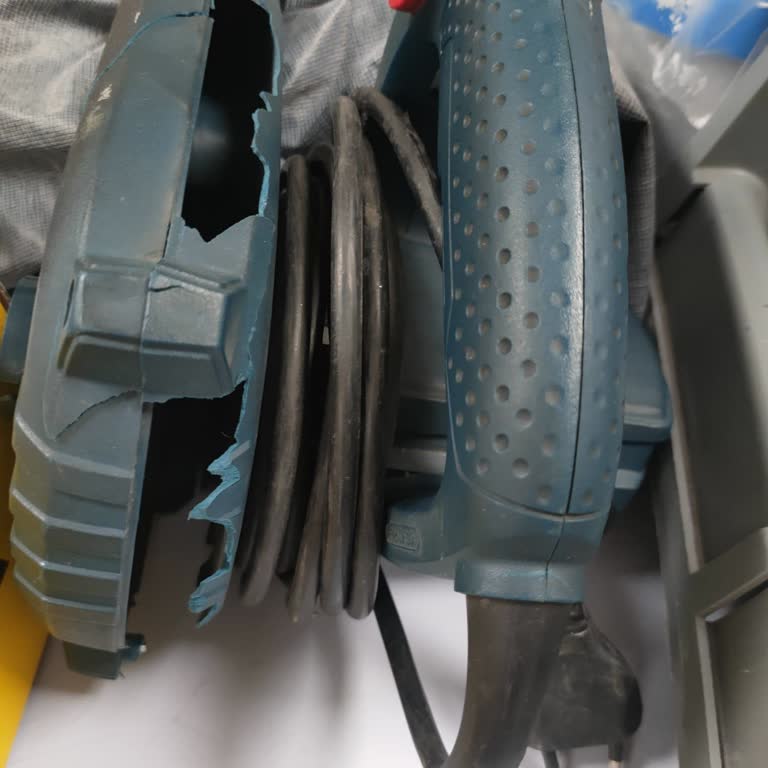 Bosch Elektrikli El Aletleri Cihazın Patlaması Çalışanları Yaraladı Ve Güven Sorunları Ortaya Çıktı!