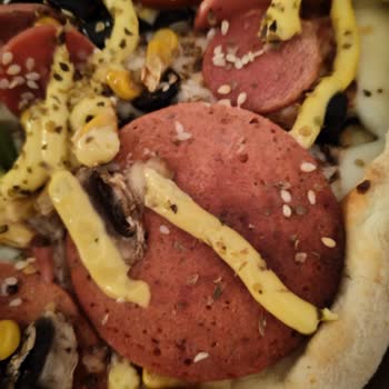 Güngören Domino’s Şubesinde Çiğ Sucuklu Pizza Sorunu Tekrarlıyor