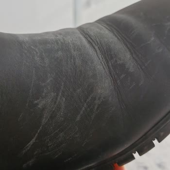 Derimod Botta Kısa Sürede Çamur Lekesi Ve Mağaza Sorumluluk Reddi