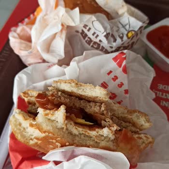 Aşırı Acı Sos Ve Soğuk Patatesler Nedeniyle Hayal Kırıklığı