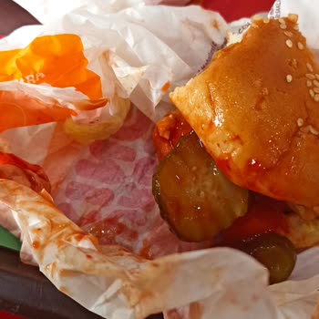 Aşırı Acı Sos Ve Soğuk Patatesler Nedeniyle Hayal Kırıklığı