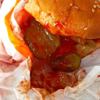 Aşırı Acı Sos Ve Soğuk Patatesler Nedeniyle Hayal Kırıklığı