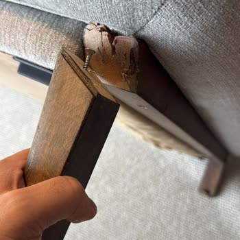 Kelebek Mobilya Montaj Hatası Nedeniyle Garantide Olmayan Koltuk Ayağı Sorunu