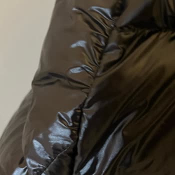 Arka Bölümde Pilling Ve İp Sökülmesiyle Lufian Kaz Tüyü Montundan Memnun Değilim