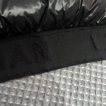 Arka Bölümde Pilling Ve İp Sökülmesiyle Lufian Kaz Tüyü Montundan Memnun Değilim