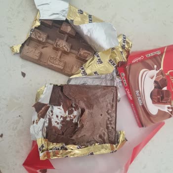 Ülker Sütlü Çikolata Son Kullanma Tarihine Rağmen Renk Değişikliği Ve Gıda Güvenliği Endişesi