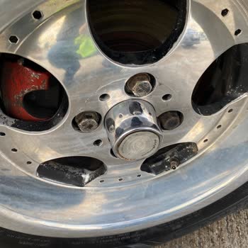 Jant Temizleme Ürünü Kullanım Sonrası Kalıcı İz Ve Parlaklık Kaybı