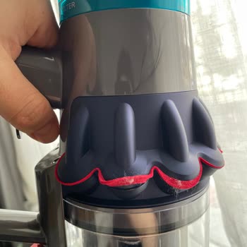 Dyson V15 Süpürge Gövdesinden Toz Kaçırma Sorunu Tekrarlıyor Ve Çözülmüyor