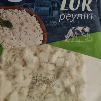 BİM'den Lor Peynirinde Kötü Koku Ve Pembe Lekeler