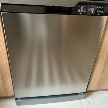 Bulaşık Makinesinin Alt Plastik Parçası Çıktı, Güvenlik Riski