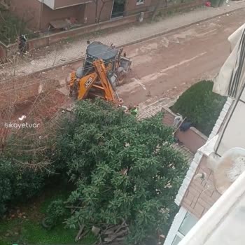 Kocaeli Büyükşehir Belediyesi İSU'nun Bitmek Bilmeyen Yoldaki Kazı Çalışması Ve Bilgi Vermemesi...