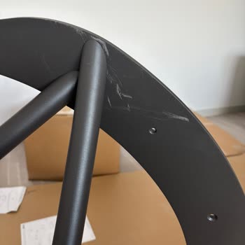 Kırık Ve Kirli Mobilyalar, Tekrarlanan Teslimat Ve Çözülmeyen Müşteri Hizmeti