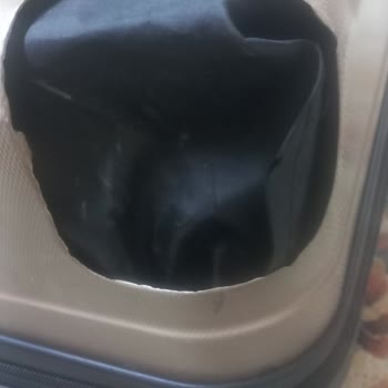 My Valice Kısa Sürede Valizin Tekerleklerinin İçe Çökmüş Olduğunu Fark Ettim