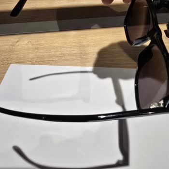 Tom Ford Gözlüğünde Tekrar Eden Renk Atması Ve Uzayan Değişim Süreci