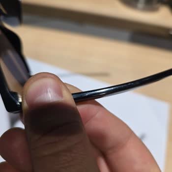 Tom Ford Gözlüğünde Tekrar Eden Renk Atması Ve Uzayan Değişim Süreci