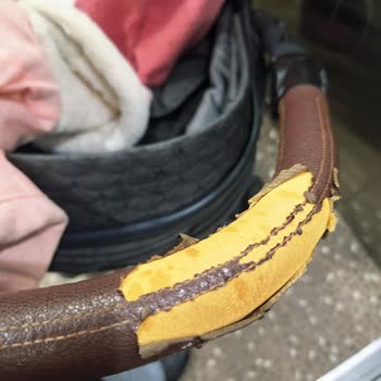 Kraft Sky Line Bebek Arabasının Deri Tutma Yerlerinde Soyulma