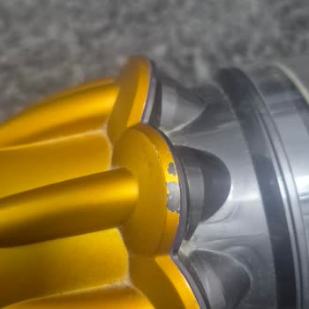 Dyson V12 Süpürge Papatya Kısımlarındaki Soyulma Sorunu