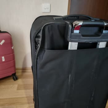 Ajet Çukurova’dan Azerbaycan’a Uçuşta Kırılan Büyük Boy Bavullar ve Cevapsız Hasar Kaydı