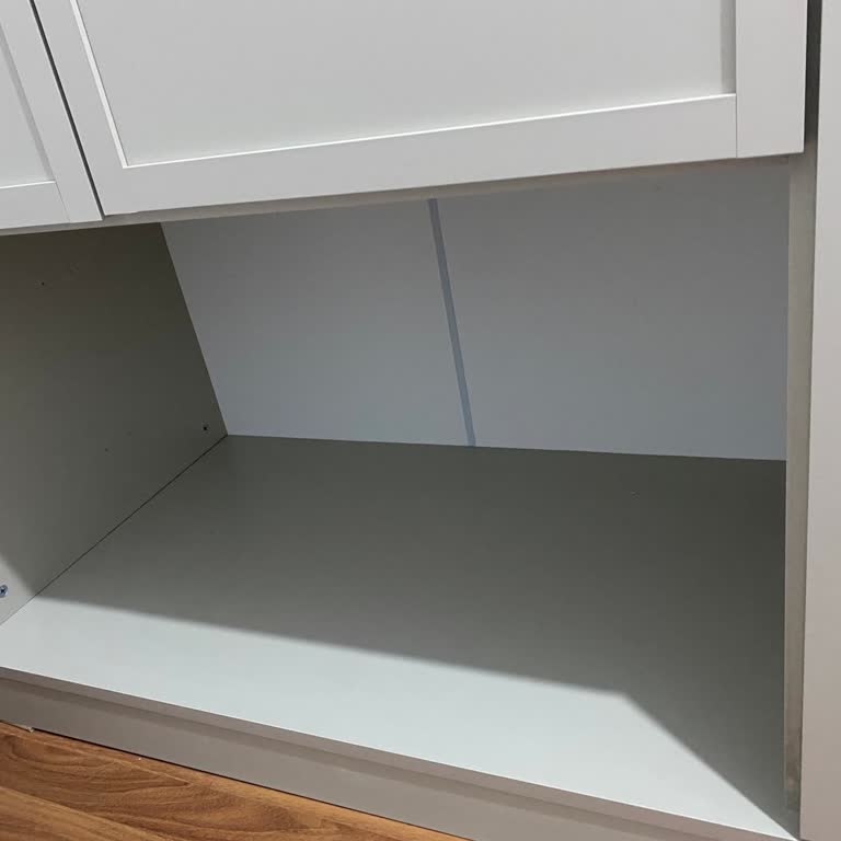 Katto Elmas Gardıropta Eksik Çekmece Rayları Ve Uzayan Montaj Süreci