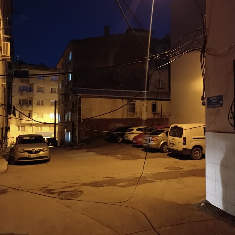 Türk Telekom’un Sarkan İnternet Kabloları Çocuk Ve Araç Güvenliğini Tehdit Ediyor