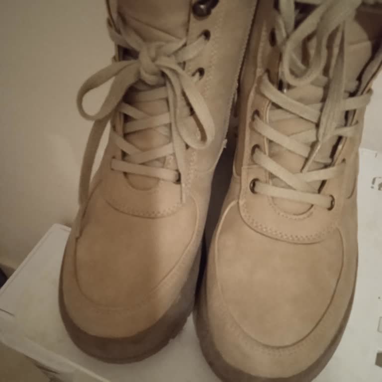 FLO'nun Dar Orta Bölümü Ayak Yarasına Neden Olan Kar Botu Şikayeti