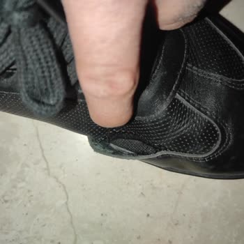 Garanti Kapsamındaki Ayakkabının Dikiş Açılması Üretim Hatası Olarak Reddedildi