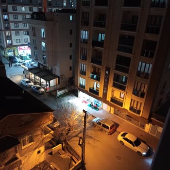 Serbest Sokakta Tekrarlayan Elektrik Kesintisi Ve Acil Çözüm Talebi