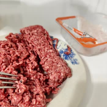 Migros Hemen Uygulaması Üzerinden Satın Alınan Dana Kıyma İçinde Hayvan Kılları Ve Yabancı Maddeler