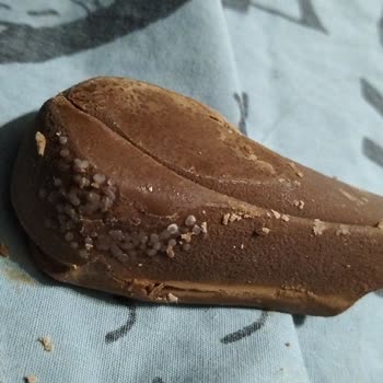 Ülker A101 Şubesinde Laviva Çikolatası Kırık ve Beyaz Kabarcıklarla Gıda Güvenliğini Tehdit Ediyor