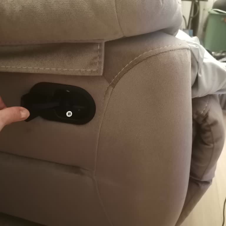 TV Koltuğu Mekanizması Kırıldı, Garanti Hâlinde Ve Müşteri Hizmeti Yanıt Vermiyor