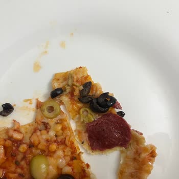 Zeytin Çekirdeği İçeren Pizzada Diş Ağrısı Ve Güven Kaybı