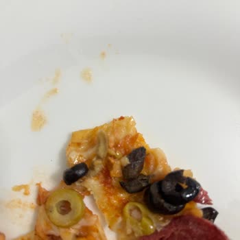 Zeytin Çekirdeği İçeren Pizzada Diş Ağrısı Ve Güven Kaybı