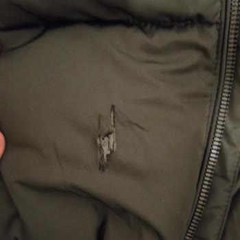 Etiketsiz Şişme Montta Yırtık Ve Cevapsız Müşteri Hizmetleri