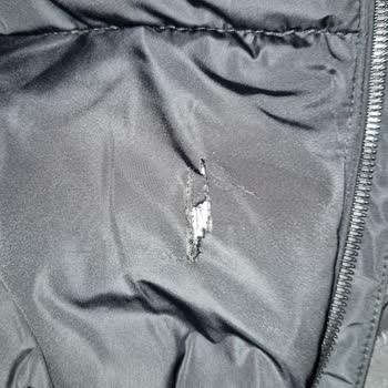 Etiketsiz Şişme Montta Yırtık Ve Cevapsız Müşteri Hizmetleri