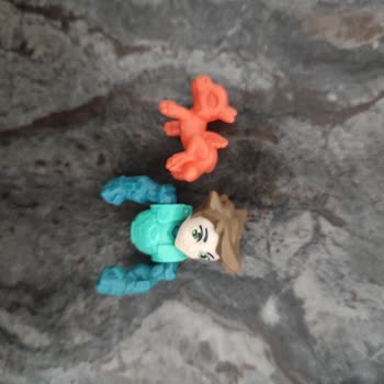 İzmir'de Teslim Edilen Kinder Joy Oyuncağı Parçaları Birleşmiyor