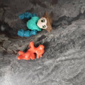 İzmir'de Teslim Edilen Kinder Joy Oyuncağı Parçaları Birleşmiyor