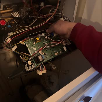 Şebeke Yüksek Voltajı Nedeniyle Kombi Arızası Ve 7.000 TL İade Talebi