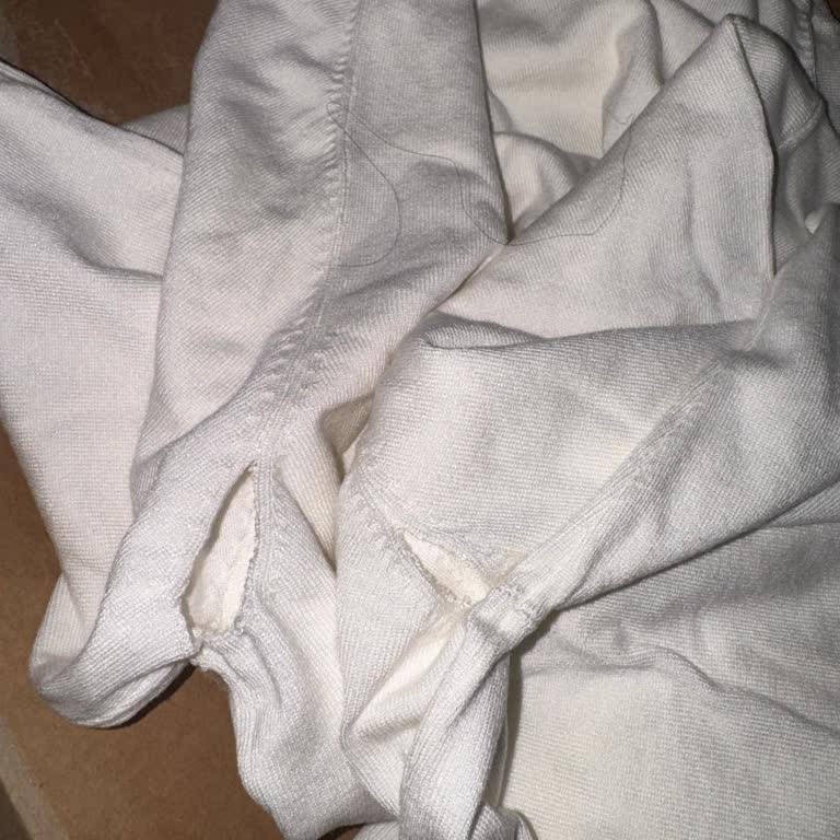 Zara’dan Gelen Kullanılmış Kazak Ve Saçlı Ürün İçin Hijyen Skandalı