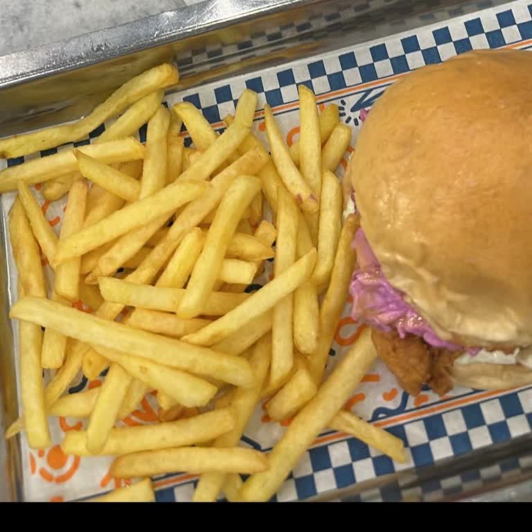 Caddebostan Salt Fried Chicken’da Yediğim Yemek Nedeniyle Gıda Zehirlenmesi Yaşadım