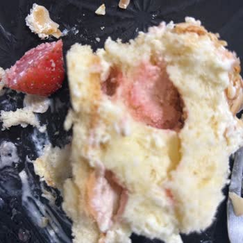 Divan Online Sipariş Çilekli Pasta Kalite Düşüklüğü Ve Cevap Bekliyoruz