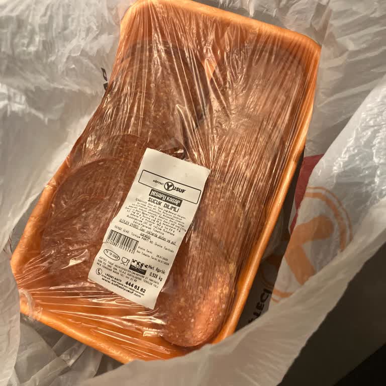 Köfteci Yusuf Şubesinde Bozuk Sucuk, Sağlık Riski Ve İade Reddi