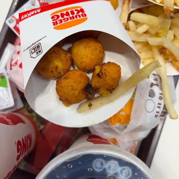 İstanbul Marina Burger King Şubesinde Tavuk Köfte İçinde Böcek